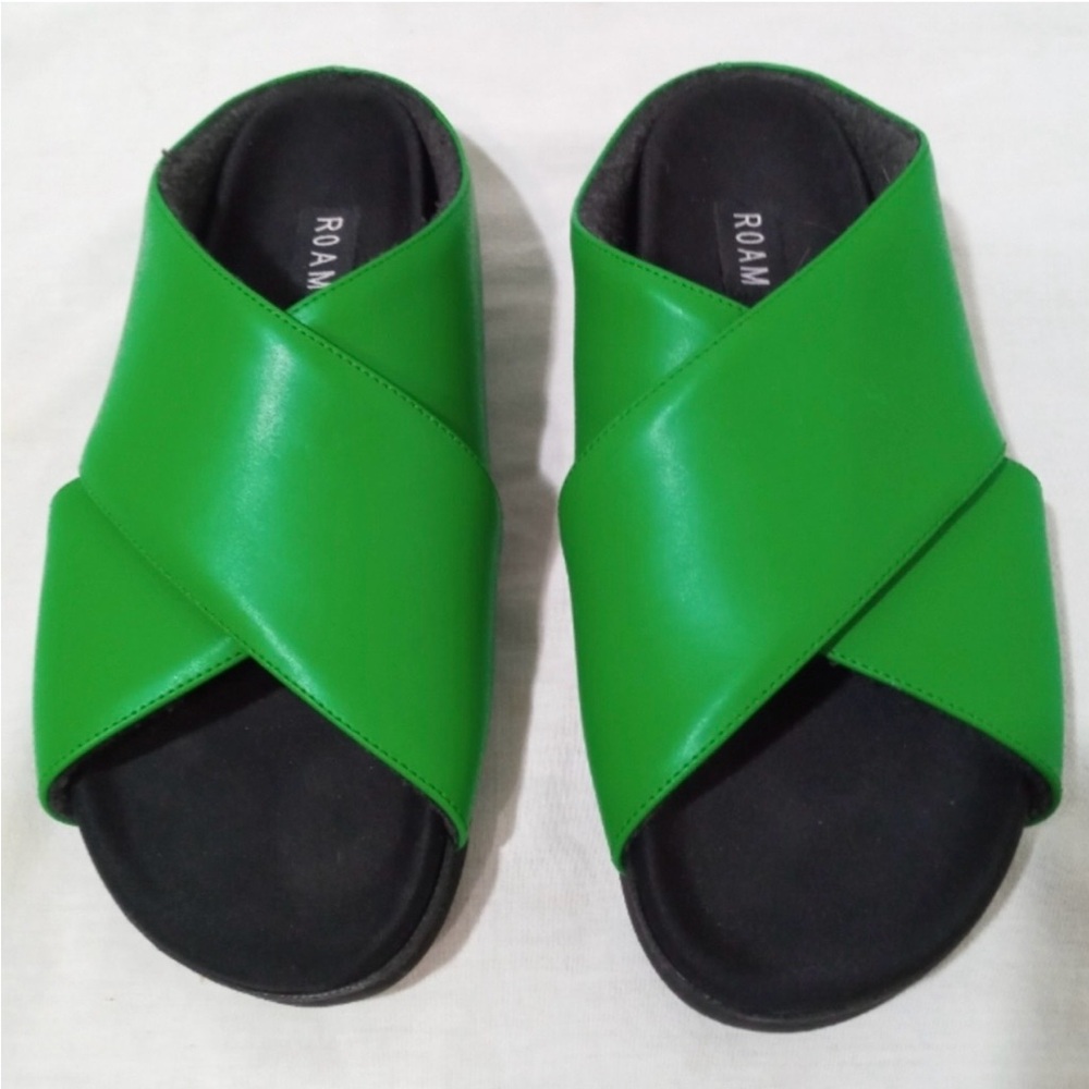 ROAM Green and Black Women's Sandals. Excellent Preowned Condition. Size 11US